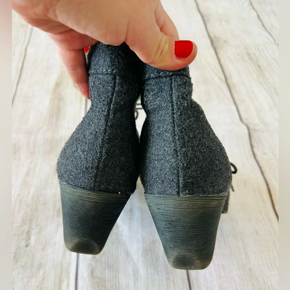 Blowfish Malibu Women’s Grey Felt Lace Up Heeled Ankle Boots Size 8.5